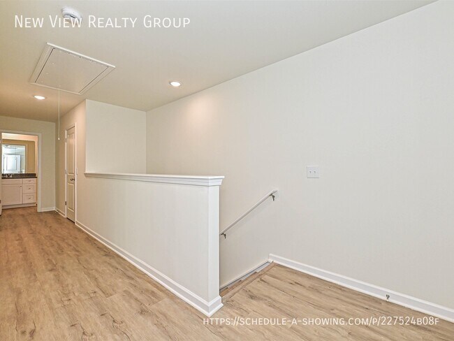 Building Photo - 1725 E Cloaninger Ave