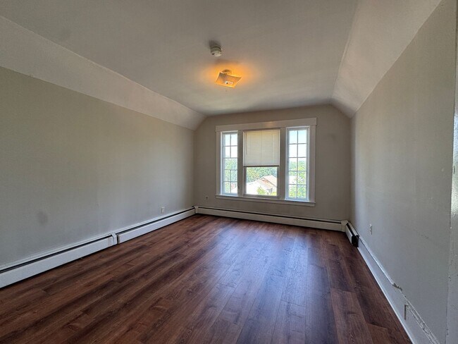 Building Photo - Renovated Beautiful 2BR Near Yale - Science Hill