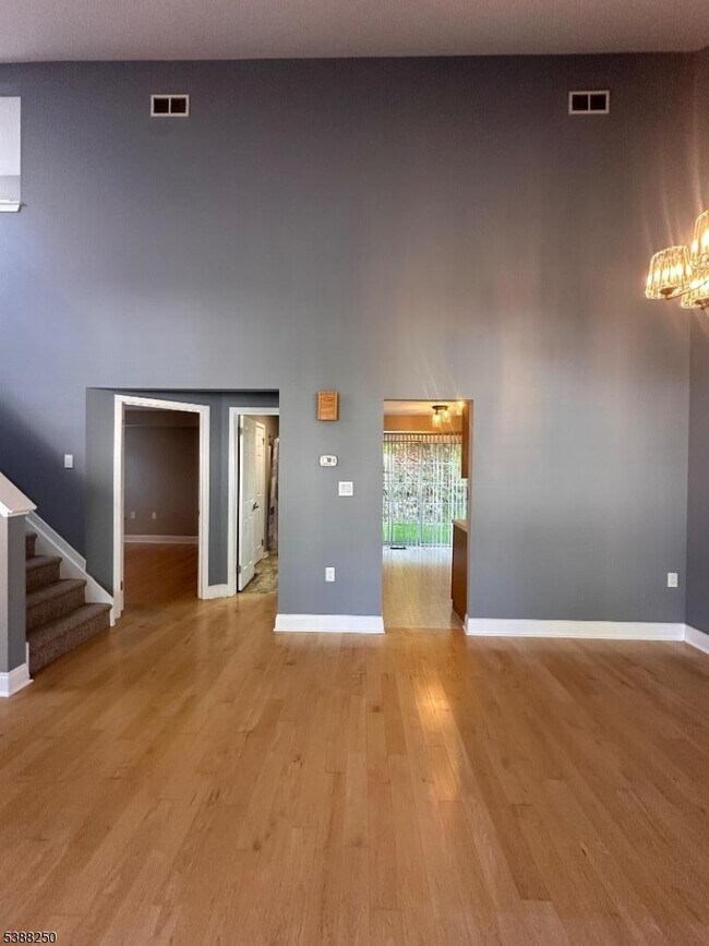 Building Photo - 51 Rushmore Ln