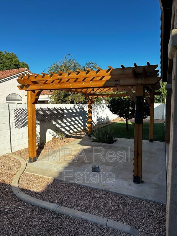 Building Photo - 1722 S Gilmore Cir