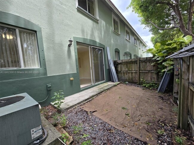 Building Photo - 2610 SE 14th Ave