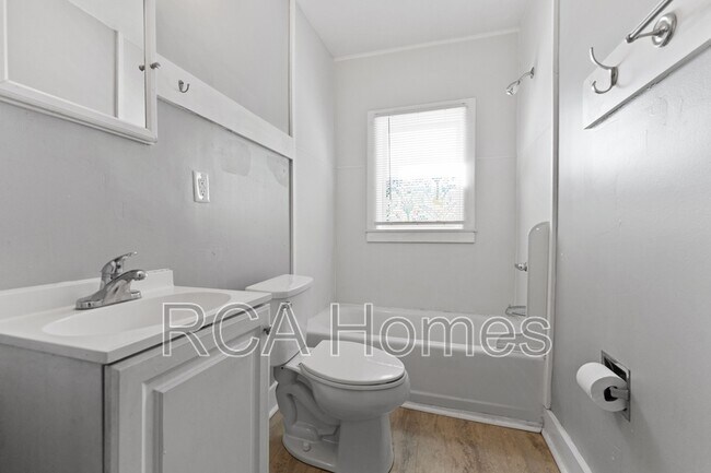 Building Photo - 2948 N Park Ave