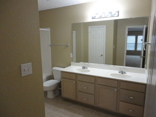 Building Photo - 1000 Silverstone Ln