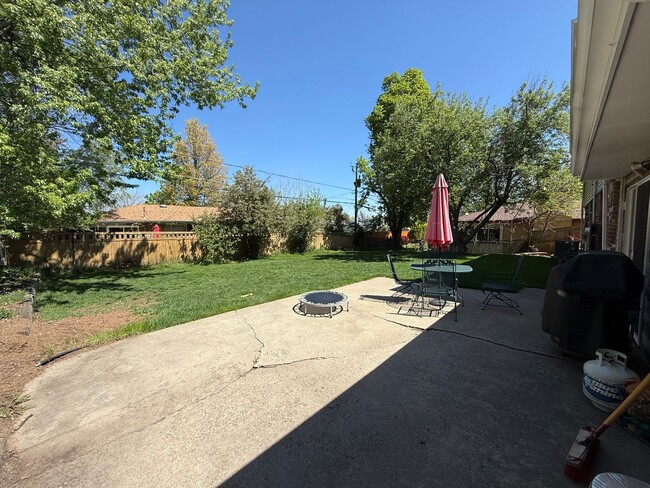Building Photo - Beautifully Renovated Boulder Gem with Bac...