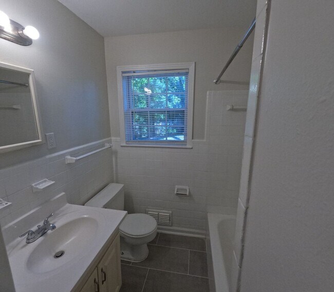 Building Photo - 3150 Parham St