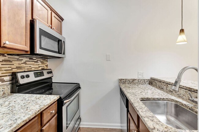 Building Photo - Corryville Condo_ Heat Paid