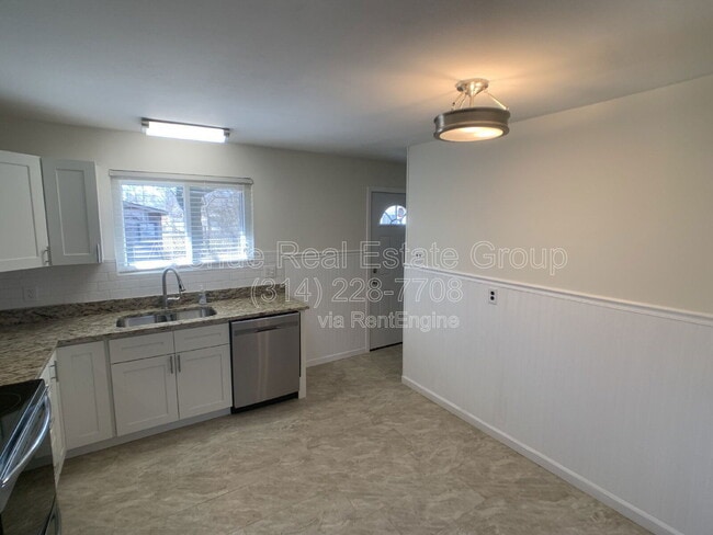 Building Photo - 858 Hazelvalley Dr