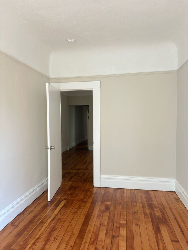 Building Photo - 523-523 Natoma St