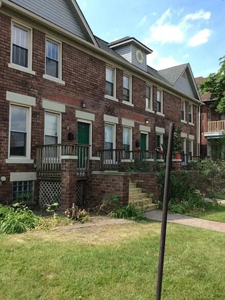 Building Photo - 272 Hendrie St
