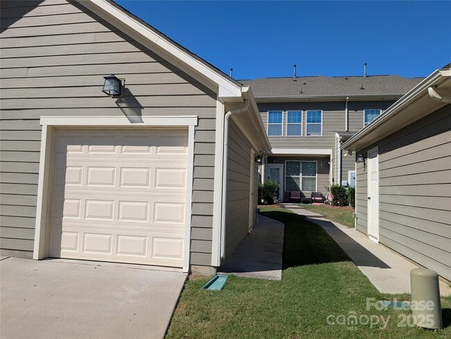 Building Photo - 2706 Tranquil Oak Pl