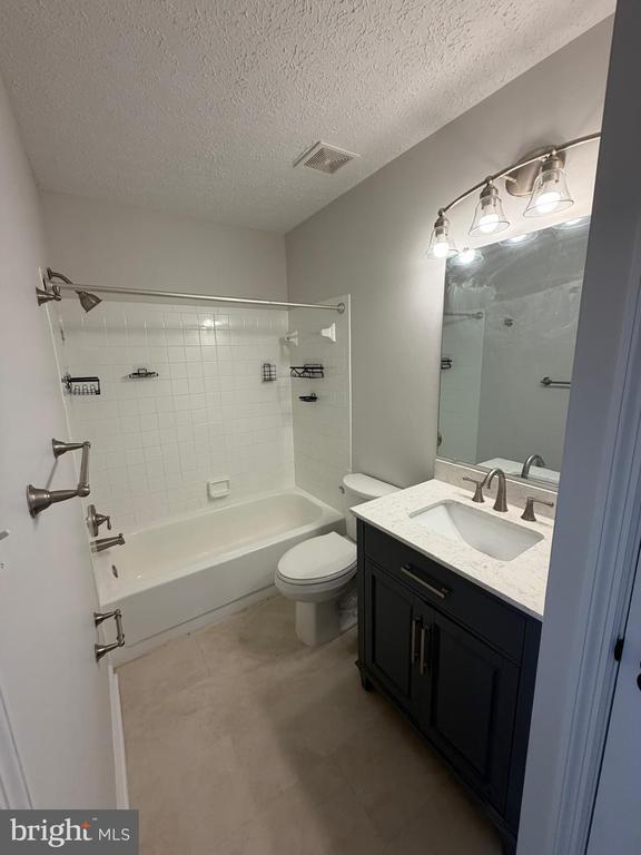 Building Photo - 133 Kenwood Dr