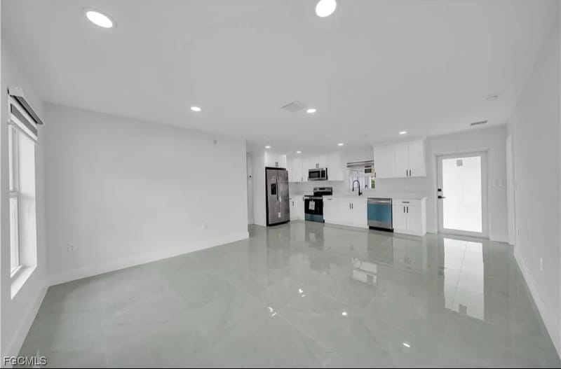 Building Photo - 820 Hibiscus Ave