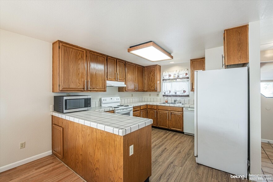 Building Photo - 1659 Thrush Ave