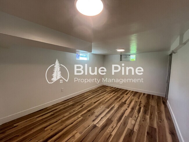 Building Photo - 1026 Vine Ave