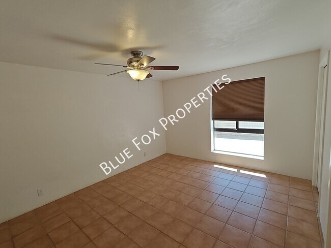 Building Photo - 2781 W Calle Carapan
