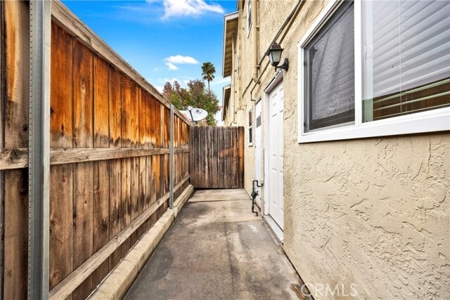 Building Photo - 980 E Mission Ave