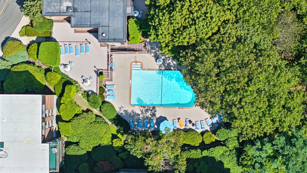 Building Photo - 1006 Paradise Rd