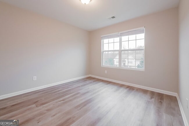 Building Photo - 298 Summit View Dr