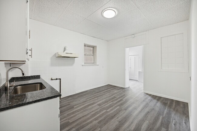 Building Photo - 2702 S Spaulding Ave