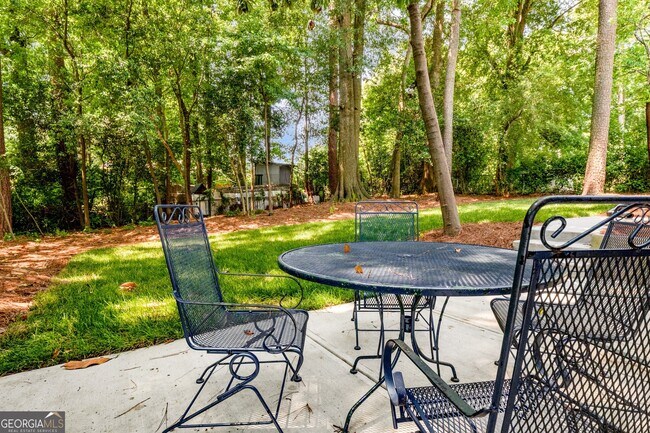 Building Photo - 2563 Beverly Hills Dr