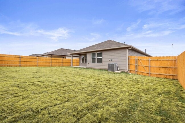 Building Photo - 128 Shimmering Cv