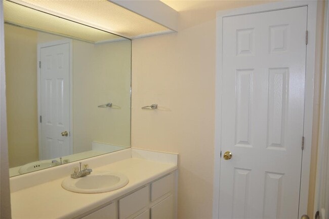Building Photo - 10810 Topperwein Dr