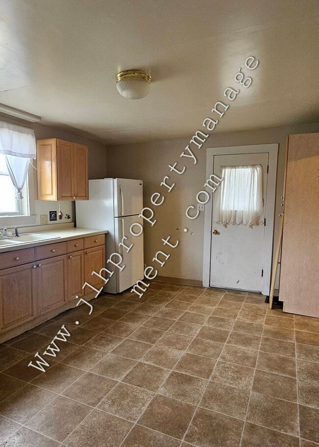 Building Photo - 618 W Clark St