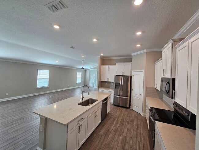 Building Photo - Sawmill Branch 4 Bedroom 2 Bath 3 Car Gara...