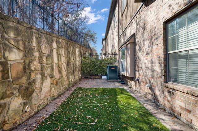 Building Photo - 554 Rockingham Dr