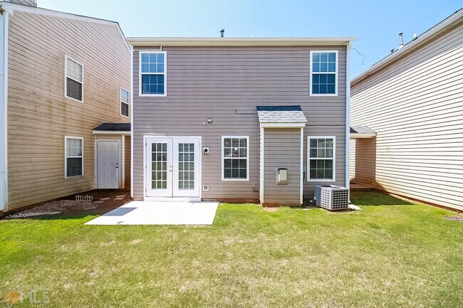 Building Photo - 2840 Lakeside Cir