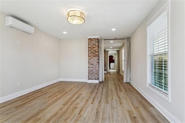 Building Photo - 1324 Cambronne St