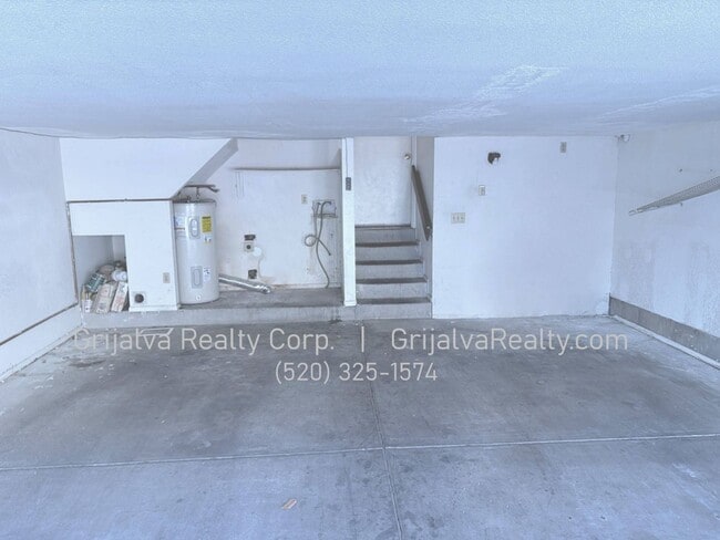 Building Photo - Beautiful Multi-story Townhouse near Tucson Racquet and Swim Club (Prince/Country Club)