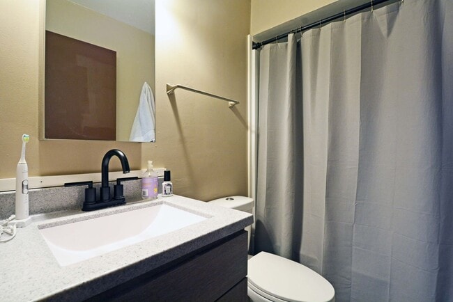 Building Photo - Beautiful 3-Bed 2-Bath Townhouse in Brooklyn Park!