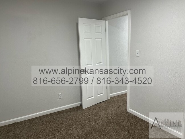 Building Photo - Updated Duplex, Fort Osage School District