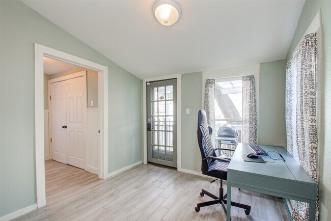 Building Photo - 3304 Avenue Q