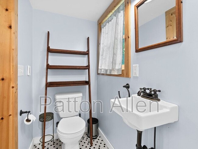 Building Photo - 81 5th Ave