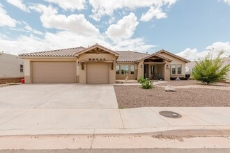 Building Photo - Modern 5 Bedroom Home with Solar Panels - ...