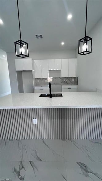 Building Photo - 1009 NE 15th Ln