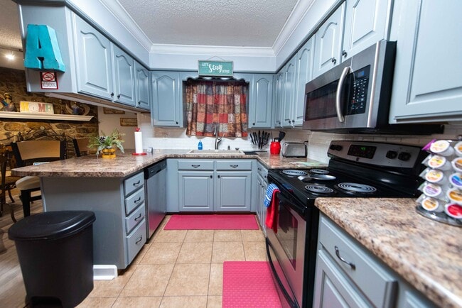 Building Photo - 2200 Romine Rd