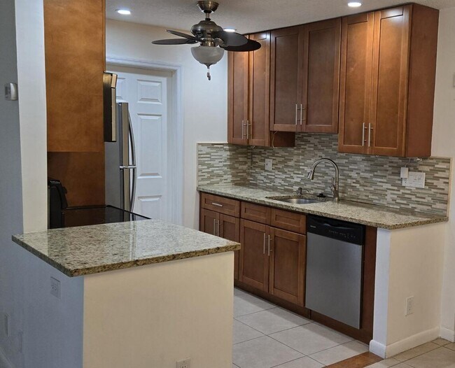 Building Photo - 114 Leisureville Blvd