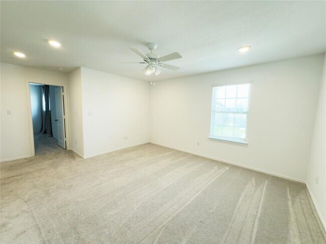Building Photo - 128 Fiery Skipper Ln