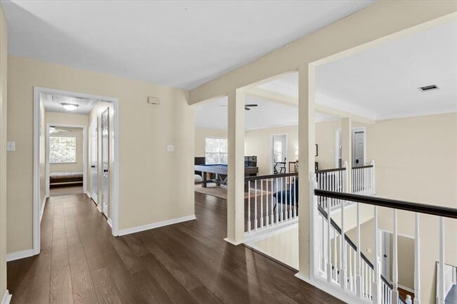 Building Photo - 10116 Pinehurst Dr