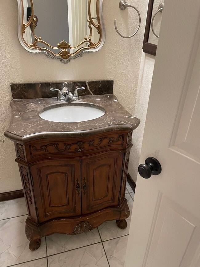 Building Photo - 3 BEDROOM SINGLE STORY HOUSE IN A CUL DE SAC