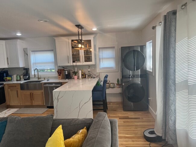 Building Photo - 89 N Munn Ave