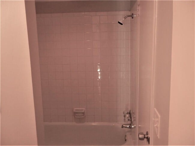 Building Photo - 6552 N Meridian Ave