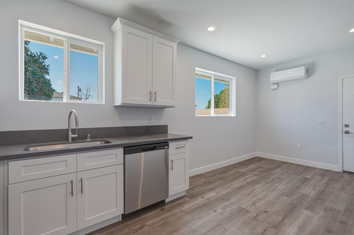 Building Photo - 19833 Blythe