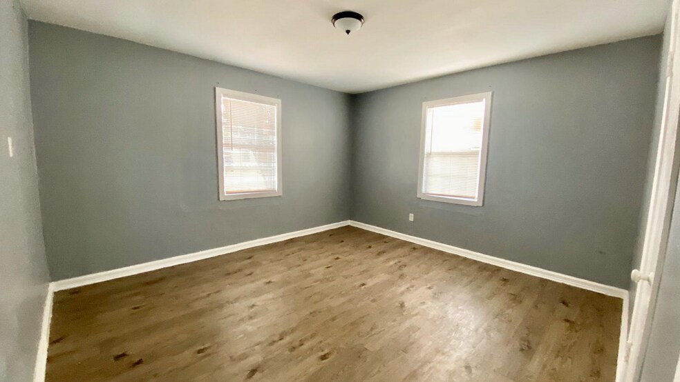 Building Photo - 2521 1st Pl