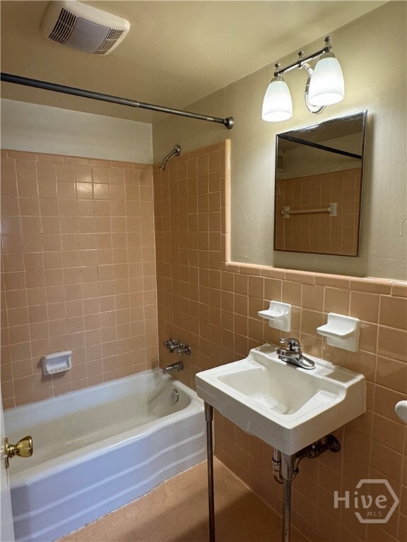 Building Photo - 210 Westview Dr