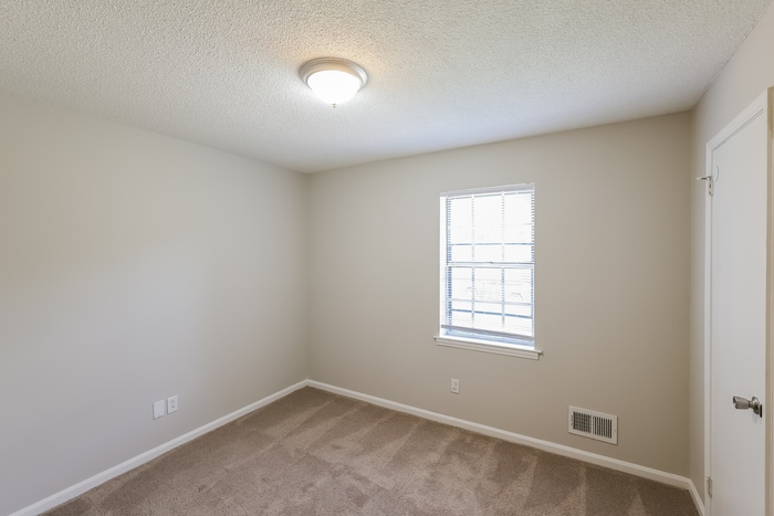 Building Photo - 1708 English Knoll