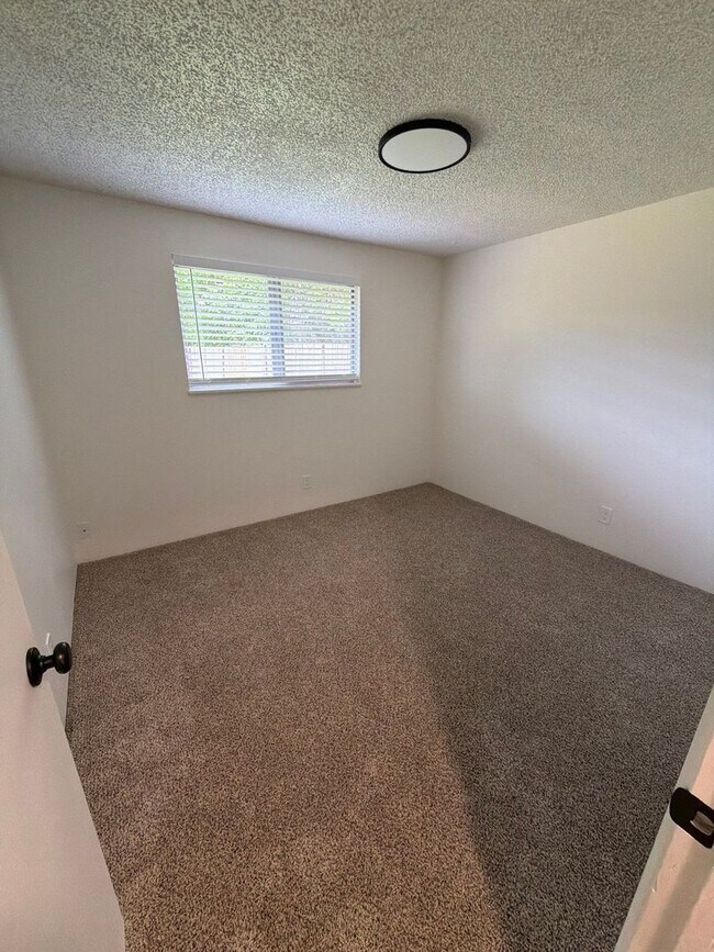 Building Photo - 1040 Lamplite Ln